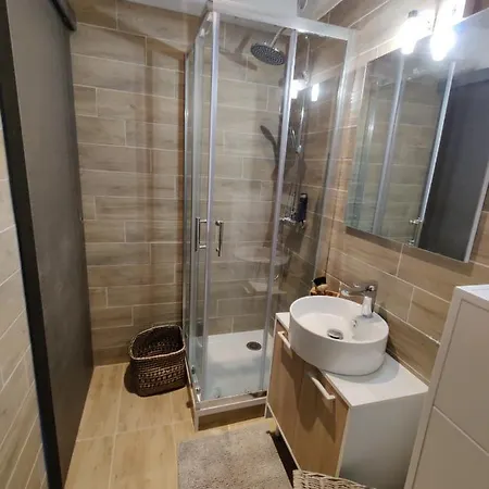 Studio Moderne Et Cosy. Idealement Place. Apartament
