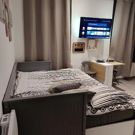 Studio Moderne Et Cosy. Idealement Place. *