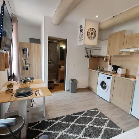 Studio Moderne Et Cosy. Idealement Place.