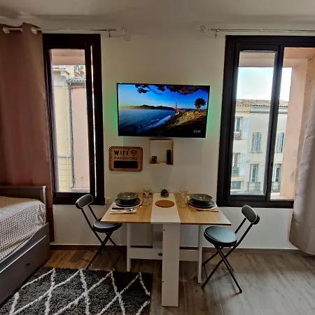 Studio Moderne Et Cosy. Idealement Place. Apartament